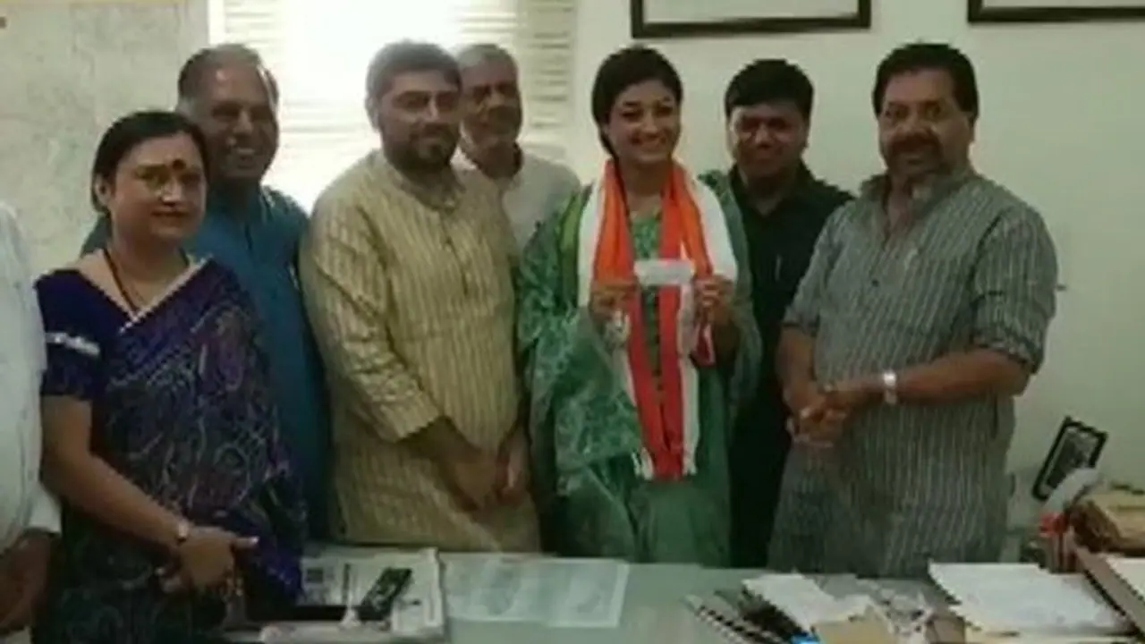 अलका लांबा 5 रुपए की पर्ची कटाकर कांग्रेस में हुईं शामिल, कभी AAP के लिए छोड़ी थी पार्टी अलका लांबा 5 रुपए की पर्ची कटाकर कांग्रेस में हुईं शामिल, कभी AAP के लिए छोड़ी थी पार्टी