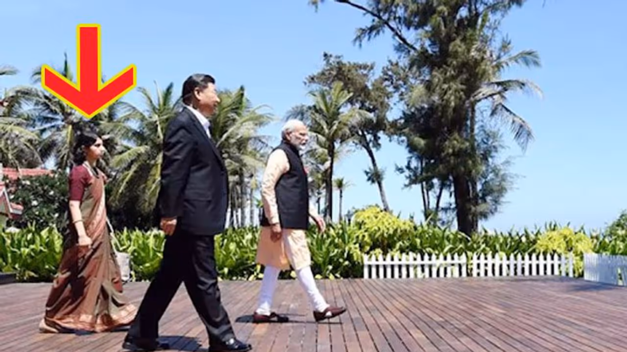 कौन है पीएम मोदी के साथ साये की तरह रहने वाली ये महिला, जिसने जिनपिंग से मुलाकात में निभाई अहम भूमिका कौन है पीएम मोदी के साथ साये की तरह रहने वाली ये महिला, जिसने जिनपिंग से मुलाकात में निभाई अहम भूमिका