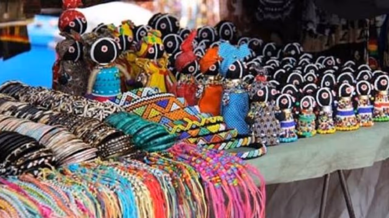 आदिवासियों के उत्पादों की बिक्री के लिए देश में खुलेंगे 60 हजार वन धन विकास केंद्र, एक सेंटर की कीमत होगी 45 लाख आदिवासियों के उत्पादों की बिक्री के लिए देश में खुलेंगे 60 हजार वन धन विकास केंद्र, एक सेंटर की कीमत होगी 45 लाख