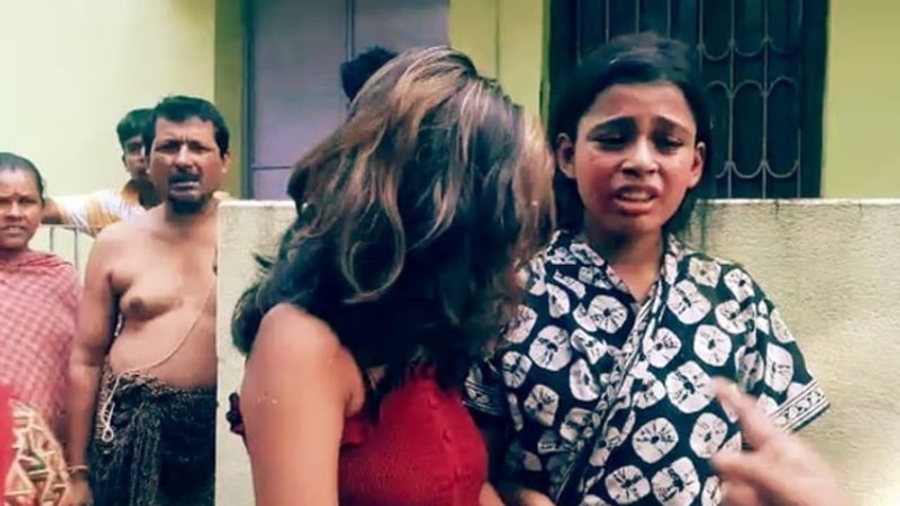 প্রেমিকের সহযোগিতায় মাকে খুনের অভিযোগ মেয়ের বিরুদ্ধে, গণধোলাই দিল প্রতিবেশীরা প্রেমিকের সহযোগিতায় মাকে খুনের অভিযোগ মেয়ের বিরুদ্ধে, গণধোলাই দিল প্রতিবেশীরা