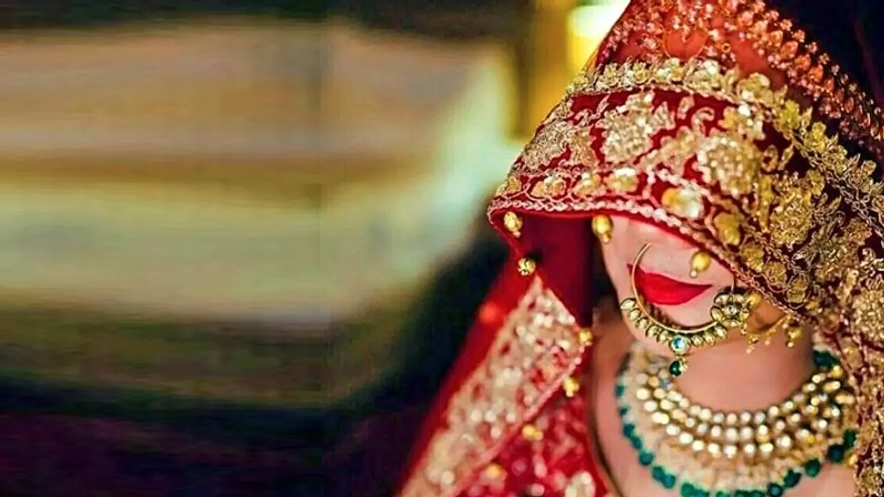 जिन लोगों की कुंडली में होते हैं ये खास योग, उन्हें मिलती है सुंदर पत्नी जिन लोगों की कुंडली में होते हैं ये खास योग, उन्हें मिलती है सुंदर पत्नी