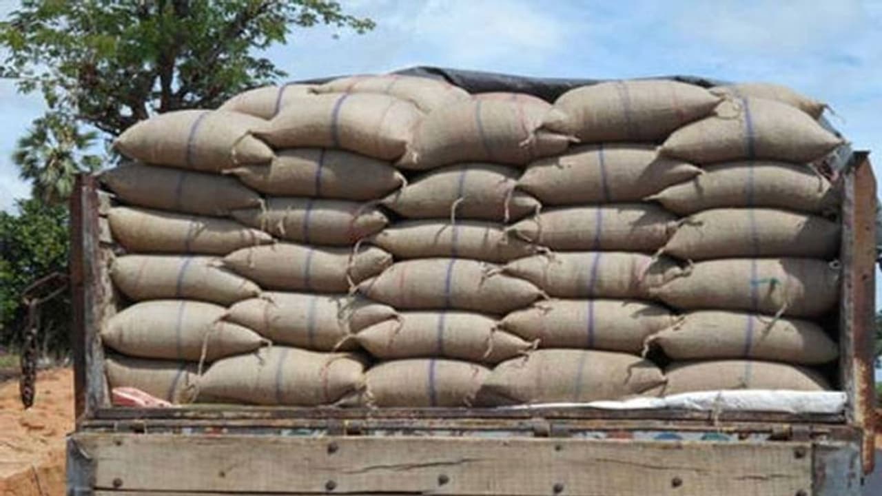 ಶಿವಮೊಗ್ಗ: ಅಕ್ರಮವಾಗಿ ಸಂಗ್ರಹಿಸಿದ್ದ 168 ಕ್ವಿಂಟಾಲ್ ಪಡಿತರ ಅಕ್ಕಿ ವಶ ಶಿವಮೊಗ್ಗ: ಅಕ್ರಮವಾಗಿ ಸಂಗ್ರಹಿಸಿದ್ದ 168 ಕ್ವಿಂಟಾಲ್ ಪಡಿತರ ಅಕ್ಕಿ ವಶ
