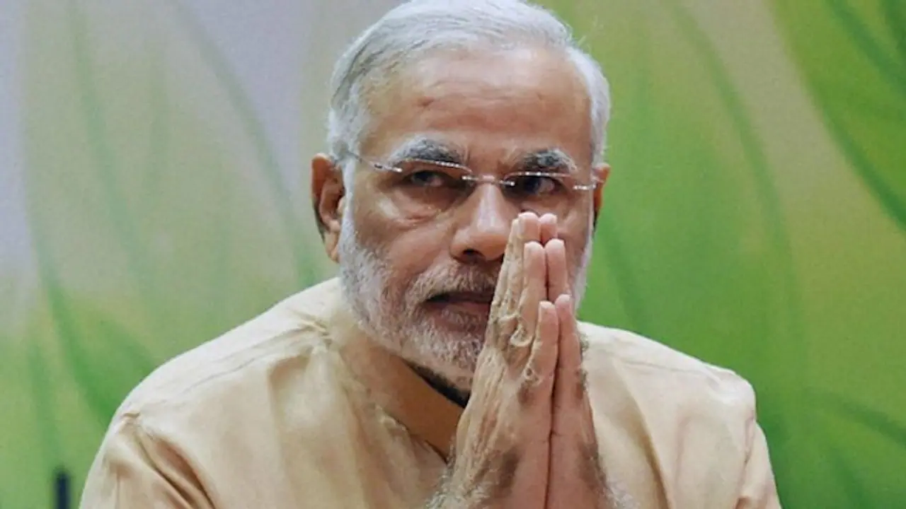 Simplicity thy name Modi: When PM adjusted mike, picked up flowers