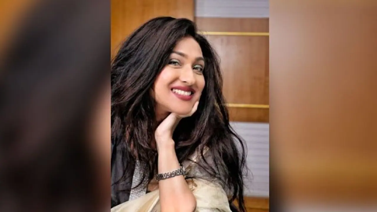 'ভালবাসো এবং হাসিখুশি থাক', ভ্যালেন্টাইন্স ডে তে শুভেচ্ছা পোস্ট ঋতুপর্ণার 'ভালবাসো এবং হাসিখুশি থাক', ভ্যালেন্টাইন্স ডে তে শুভেচ্ছা পোস্ট ঋতুপর্ণার