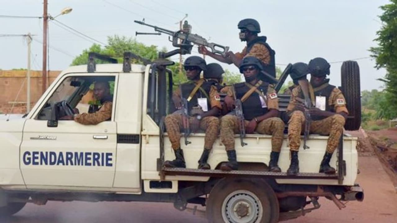 बुर्किना फासो की मस्जिद पर हुए हमला, 16 लोगों की मौत बुर्किना फासो की मस्जिद पर हुए हमला, 16 लोगों की मौत