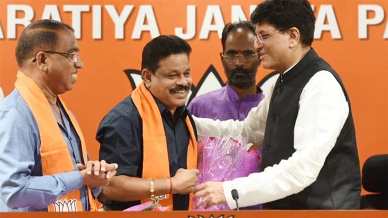 5 साल पहले बागी हो गए थे कांग्रेस के 13 विधायक, पार्टी ने वापसी पर रोक लगाई 5 साल पहले बागी हो गए थे कांग्रेस के 13 विधायक, पार्टी ने वापसी पर रोक लगाई