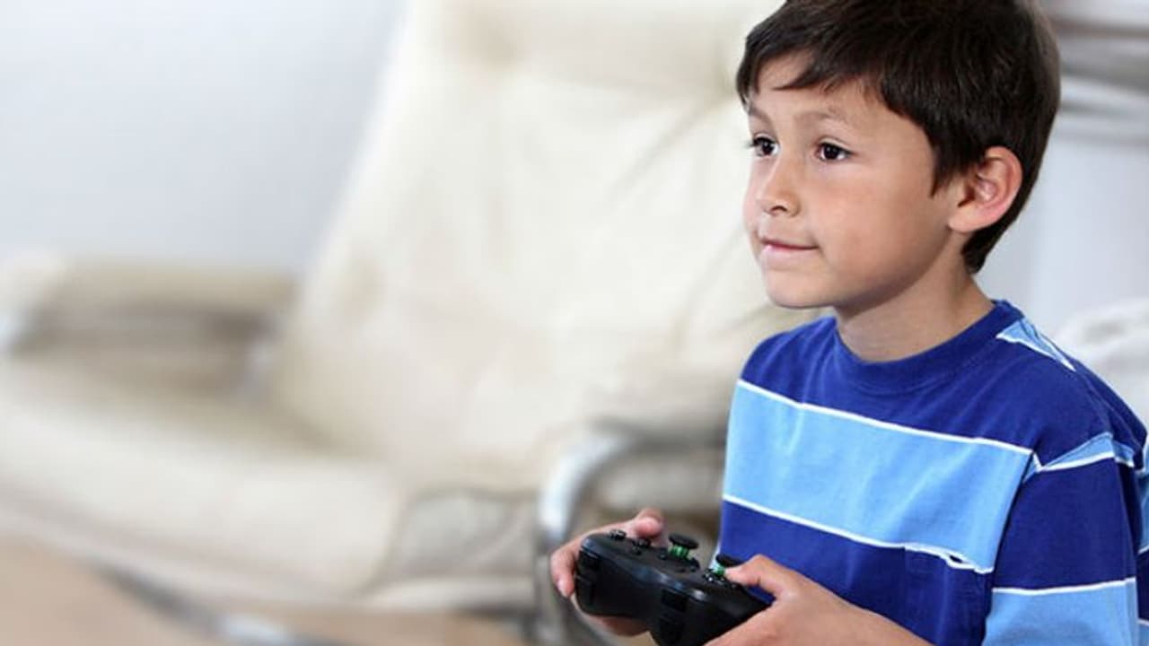 সন্তানকে শাসন করুন, আবার বন্ধুর মতো মিশুন