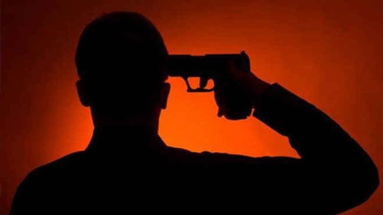 पिता ने दोस्त का आईपैड लेने पर डांटा तो 12वीं के लड़के ने उठाया यह कदम पिता ने दोस्त का आईपैड लेने पर डांटा तो 12वीं के लड़के ने उठाया यह कदम