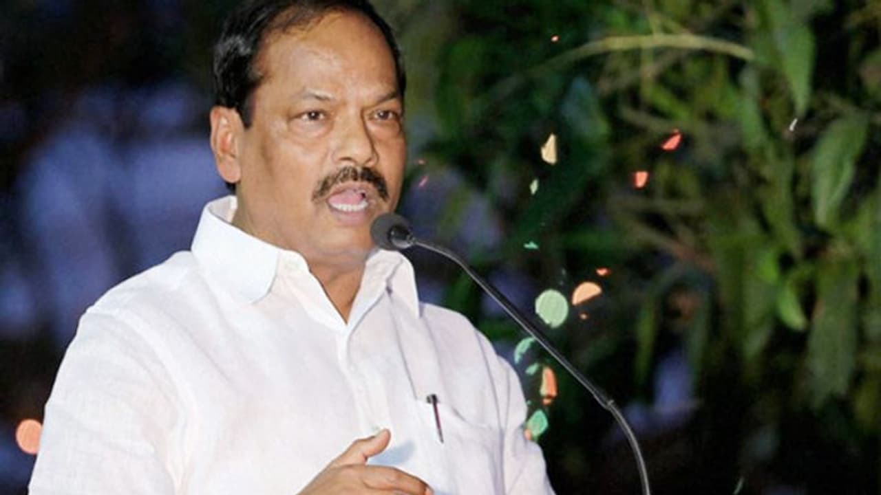 CM ने उठाए सवाल: सोरेन के पास कहां से आए इतने रुपए जो खरीद ली सैकड़ों एकड़ जमीन? CM ने उठाए सवाल: सोरेन के पास कहां से आए इतने रुपए जो खरीद ली सैकड़ों एकड़ जमीन?