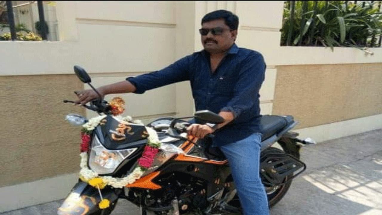 ఉద్యోగం రాదేమోనని మనస్తాపం... ఆర్టీసీ ఉద్యోగి ఆత్మహత్య ఉద్యోగం రాదేమోనని మనస్తాపం... ఆర్టీసీ ఉద్యోగి ఆత్మహత్య