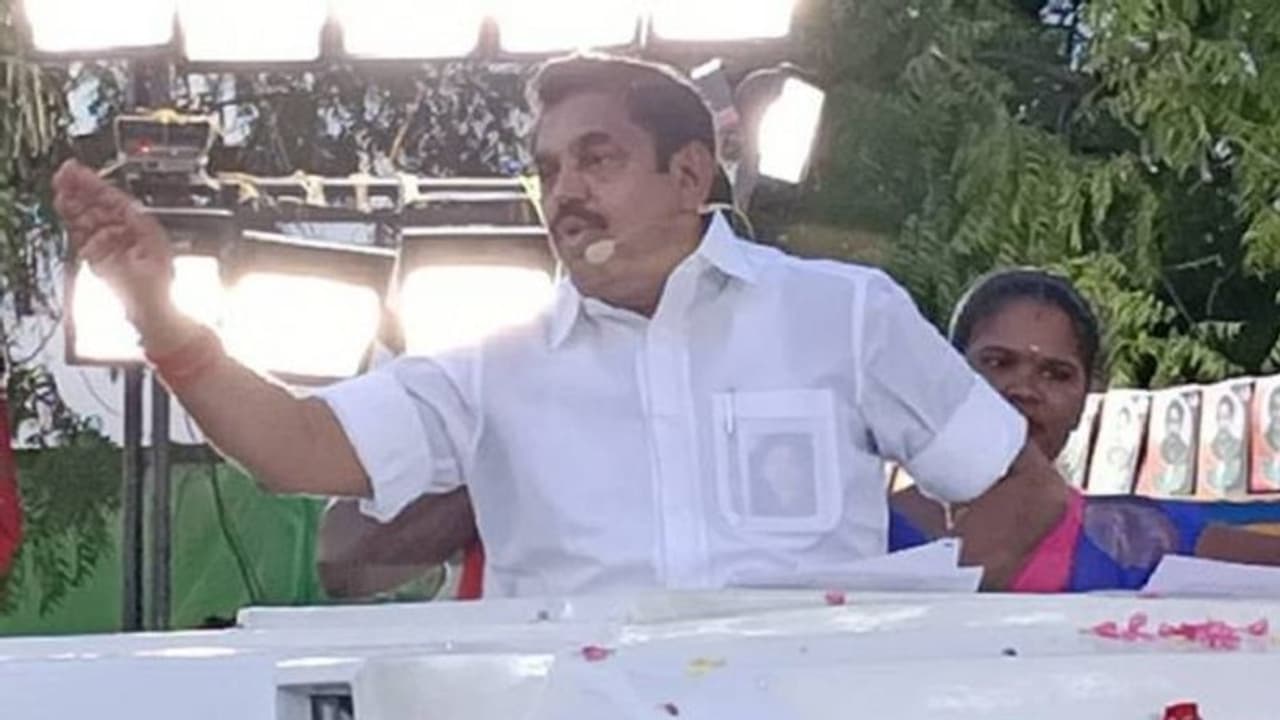 68 வருஷமா ஒரு தொழிலை பார்ப்பீங்க... திடீர்ன்னு அங்கிருந்து வந்து ஆட்சியைப் பிடிச்சிடுவீங்களோ... ரஜினியை மறைமுகமாகப் போட்டுத்தாக்கிய எடப்பாடி பழனிச்சாமி!