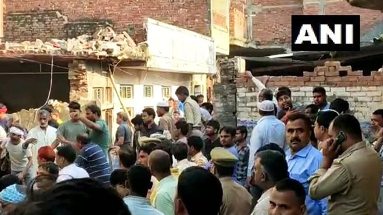 Uttar Pradesh: 7 dead, 15 injured in building collapse following cylinder blast Uttar Pradesh: 7 dead, 15 injured in building collapse following cylinder blast