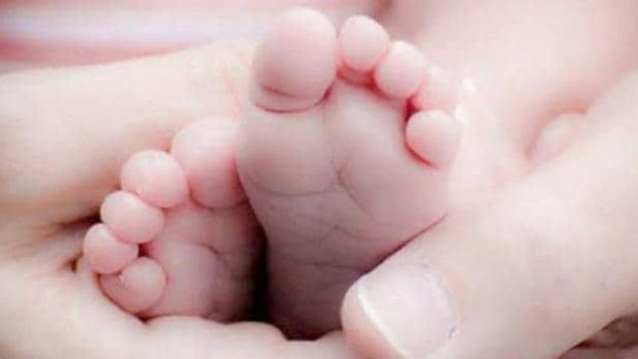 ആശുപത്രിയില് അഗ്നിബാധ; രണ്ട് മാസം പ്രായമായ കുഞ്ഞിന് വലതുകാല് നഷ്ടമായി ആശുപത്രിയില് അഗ്നിബാധ; രണ്ട് മാസം പ്രായമായ കുഞ്ഞിന് വലതുകാല് നഷ്ടമായി