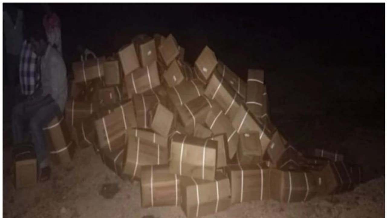 തെലങ്കാനയില് 8900 കിലോഗ്രാം സ്ഫോടക ശേഖരം പിടികൂടി തെലങ്കാനയില് 8900 കിലോഗ്രാം സ്ഫോടക ശേഖരം പിടികൂടി