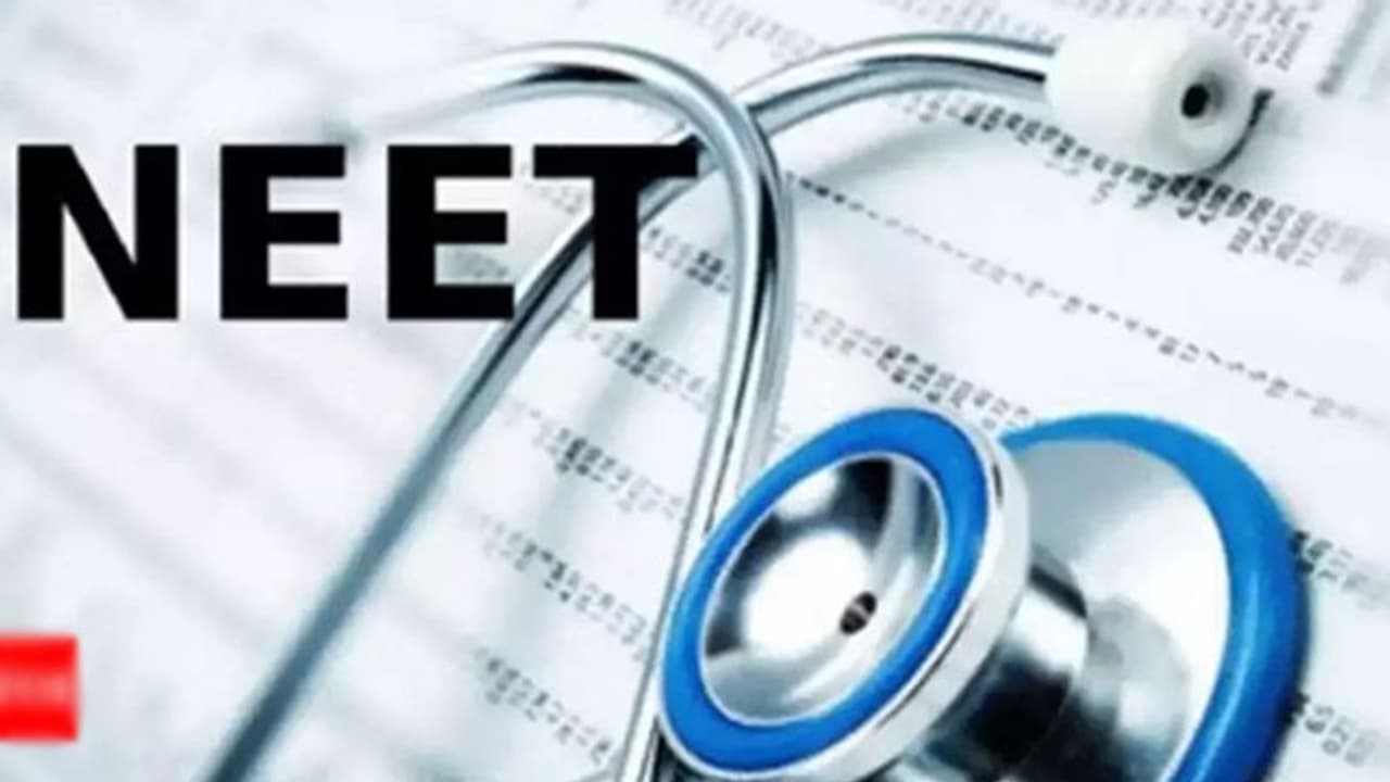 നീറ്റ് തട്ടിപ്പ്; അന്വേഷണം കര്ണാടകത്തിലെ മെഡിക്കല് കോളേജുകളിലേക്കും നീറ്റ് തട്ടിപ്പ്; അന്വേഷണം കര്ണാടകത്തിലെ മെഡിക്കല് കോളേജുകളിലേക്കും