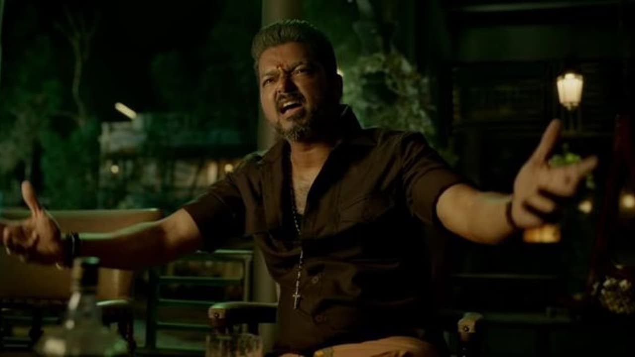 வெறித்தனத்தின் உச்சம்...அலகு குத்தி அந்தரத்தில் தொங்கும் விஜய் ரசிகர்கள்...வீடியோ... வெறித்தனத்தின் உச்சம்...அலகு குத்தி அந்தரத்தில் தொங்கும் விஜய் ரசிகர்கள்...வீடியோ...