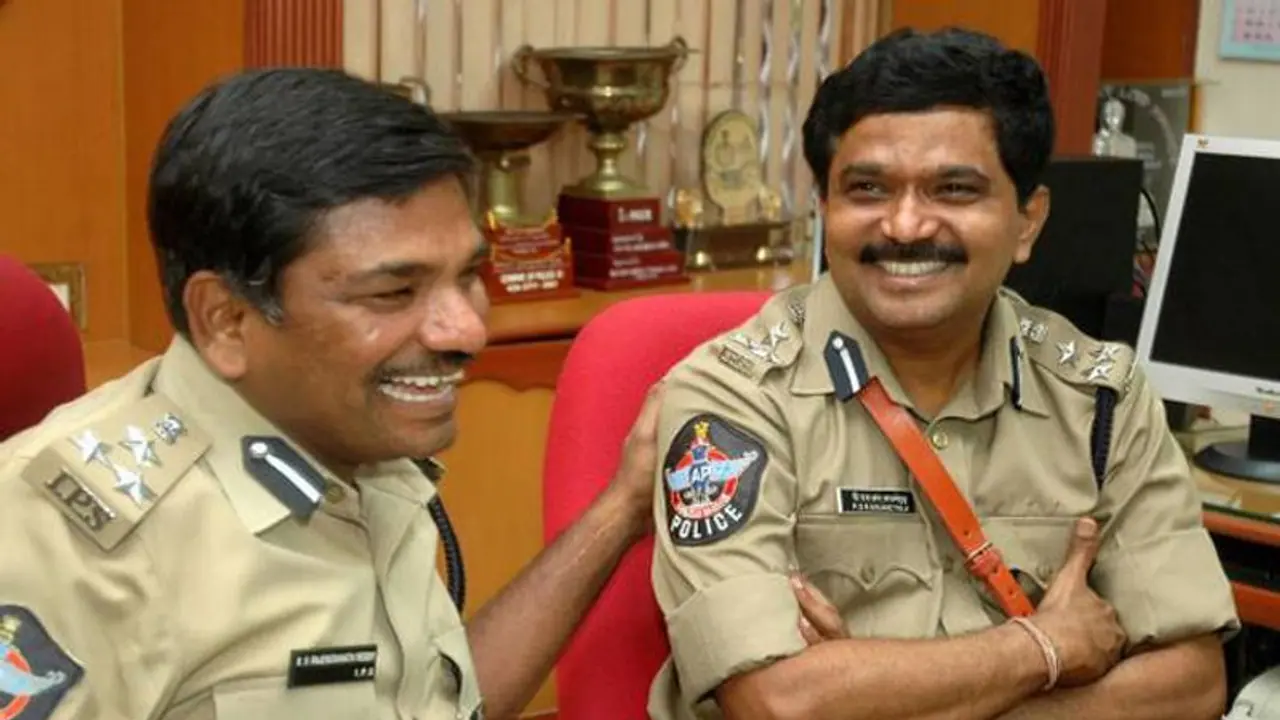 జిల్లా ఎస్పీలకు ఇంటెలిజెన్స్ డీజీ ఆదేశాలు.. మాకు చెప్పే పనిలేదా : ఏపీ డీజీపీ గుస్సా, మెమో జారీ జిల్లా ఎస్పీలకు ఇంటెలిజెన్స్ డీజీ ఆదేశాలు.. మాకు చెప్పే పనిలేదా : ఏపీ డీజీపీ గుస్సా, మెమో జారీ