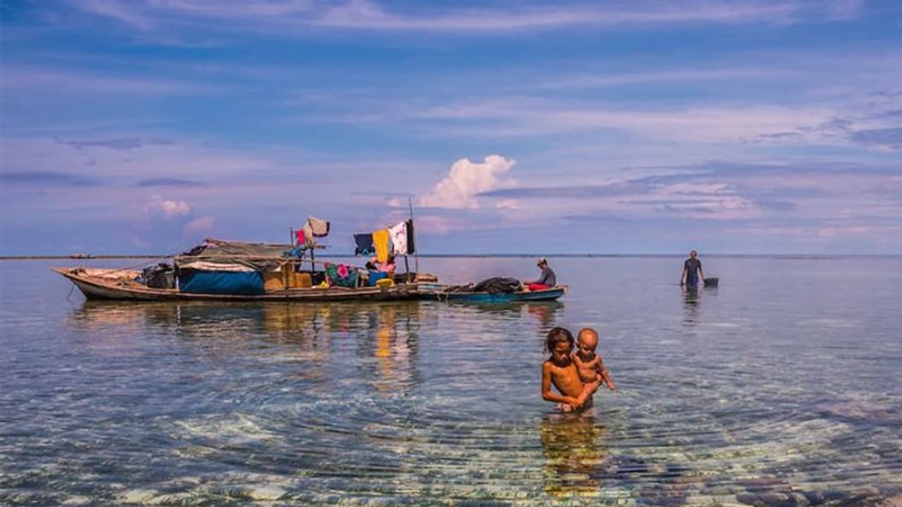 പൗരത്വമില്ല, ജീവിക്കുന്നതും മരിക്കുന്നതും വെള്ളത്തില്; അവിശ്വസനീയമാണ് ഇവരുടെ ജീവിതരീതിയും സംസ്കാരവും പൗരത്വമില്ല, ജീവിക്കുന്നതും മരിക്കുന്നതും വെള്ളത്തില്; അവിശ്വസനീയമാണ് ഇവരുടെ ജീവിതരീതിയും സംസ്കാരവും