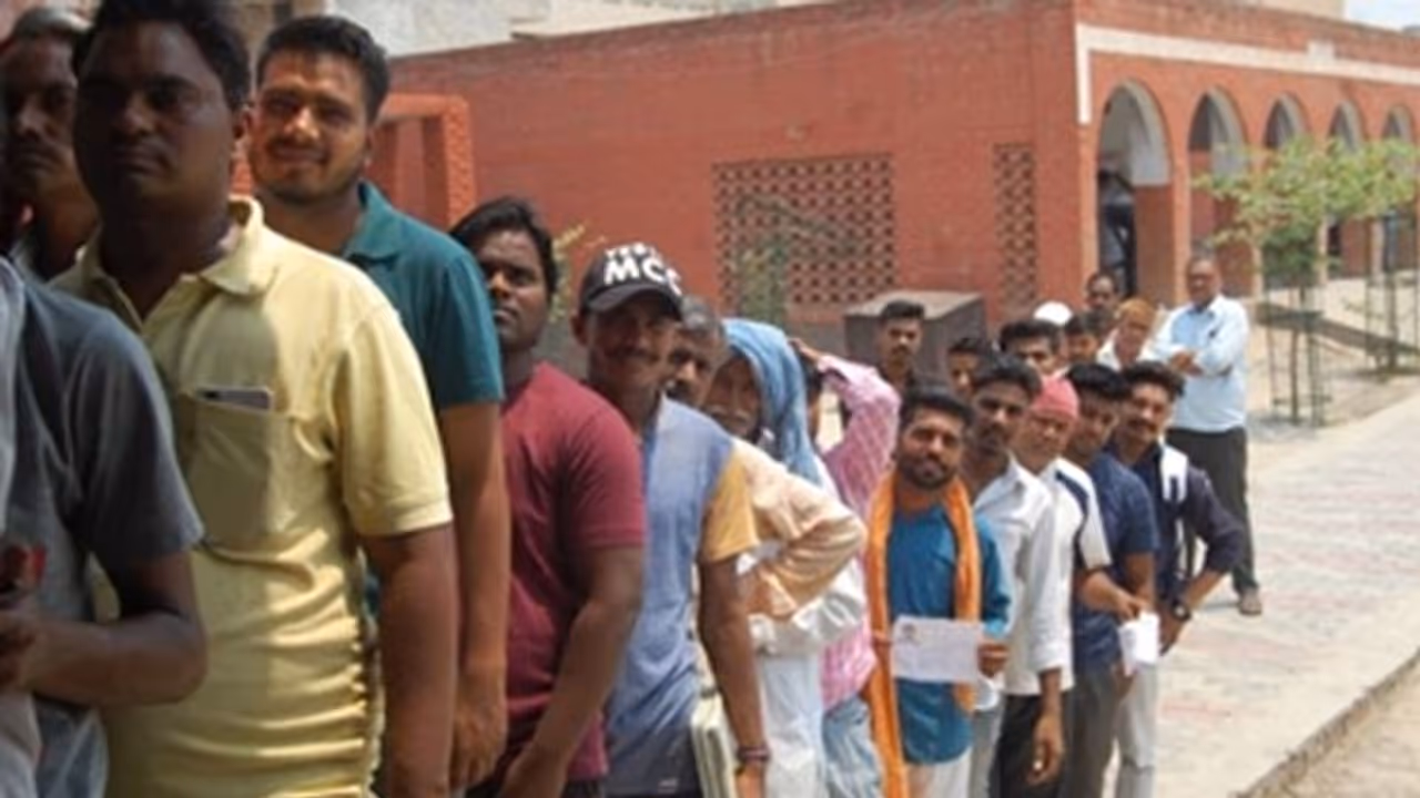 हरियाणा में इस सीट पर रहा है निर्दलीय उम्मीदवारों का कब्जा, जनता कहती है 'पार्टी नहीं आदमी चाहिए' हरियाणा में इस सीट पर रहा है निर्दलीय उम्मीदवारों का कब्जा, जनता कहती है 'पार्टी नहीं आदमी चाहिए'