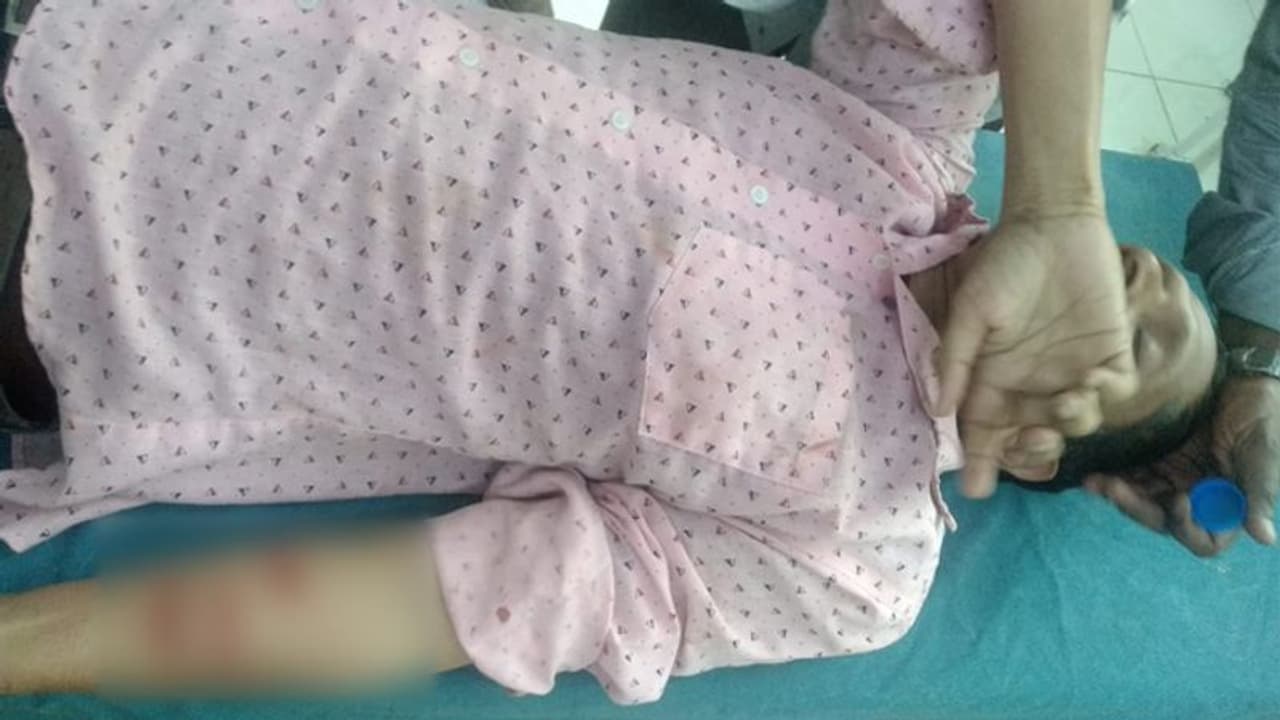 హెచ్సీయూ డిపోలో కండక్టర్ ఆత్మహత్యాయత్నం: పరిస్థితి విషమం హెచ్సీయూ డిపోలో కండక్టర్ ఆత్మహత్యాయత్నం: పరిస్థితి విషమం