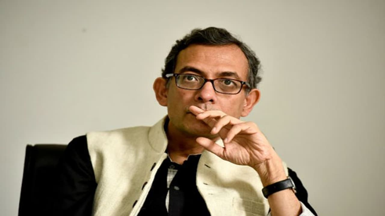 ದುರ್ಬಲ ಆರ್ಥಿಕತೆ ಸುಧಾರಿಸುವುದಿಲ್ಲ: ನೊಬೆಲ್ ಪುರಸ್ಕೃತನ ಮಾತು ಕೇಳೊರಿಲ್ವಾ? ದುರ್ಬಲ ಆರ್ಥಿಕತೆ ಸುಧಾರಿಸುವುದಿಲ್ಲ: ನೊಬೆಲ್ ಪುರಸ್ಕೃತನ ಮಾತು ಕೇಳೊರಿಲ್ವಾ?