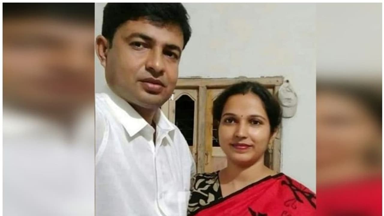 ഭാര്യയുടെ പേരിൽ വട്ടിപ്പലിശക്കെടുത്ത് കൊടുത്ത പണം തിരികെ നൽകിയില്ല, ബംഗാൾ കൂട്ടക്കൊലപാതകം അന്വേഷണം വഴിത്തിരിവിൽ ഭാര്യയുടെ പേരിൽ വട്ടിപ്പലിശക്കെടുത്ത് കൊടുത്ത പണം തിരികെ നൽകിയില്ല, ബംഗാൾ കൂട്ടക്കൊലപാതകം അന്വേഷണം വഴിത്തിരിവിൽ