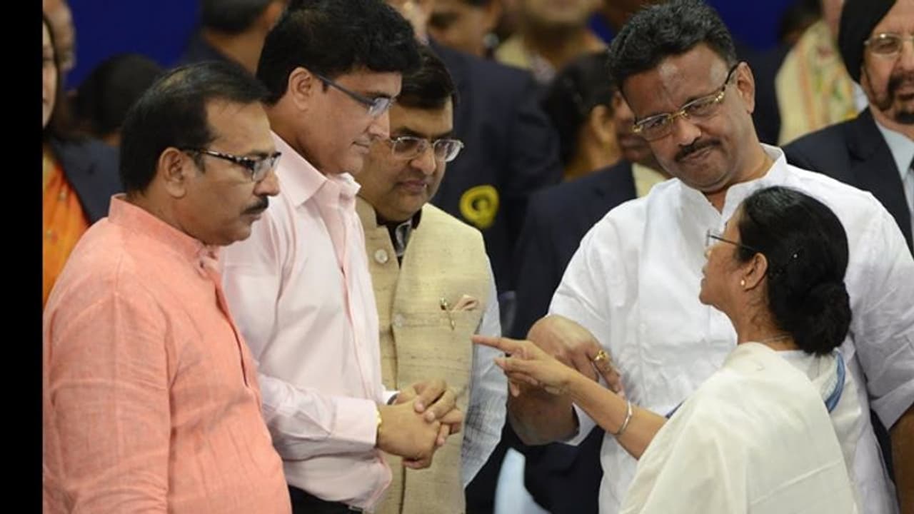 మీ కొత్త ఇన్నింగ్స్ ఆదిరిపోవాలి: గంగూలీకి మమత గ్రీటింగ్స్ మీ కొత్త ఇన్నింగ్స్ ఆదిరిపోవాలి: గంగూలీకి మమత గ్రీటింగ్స్