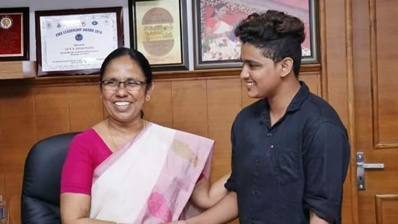 விமானத்தை இயக்கி சாதித்த திருநங்கை..!! உச்சி வானில் பறந்து சாகசம்...!! விமானத்தை இயக்கி சாதித்த திருநங்கை..!! உச்சி வானில் பறந்து சாகசம்...!!