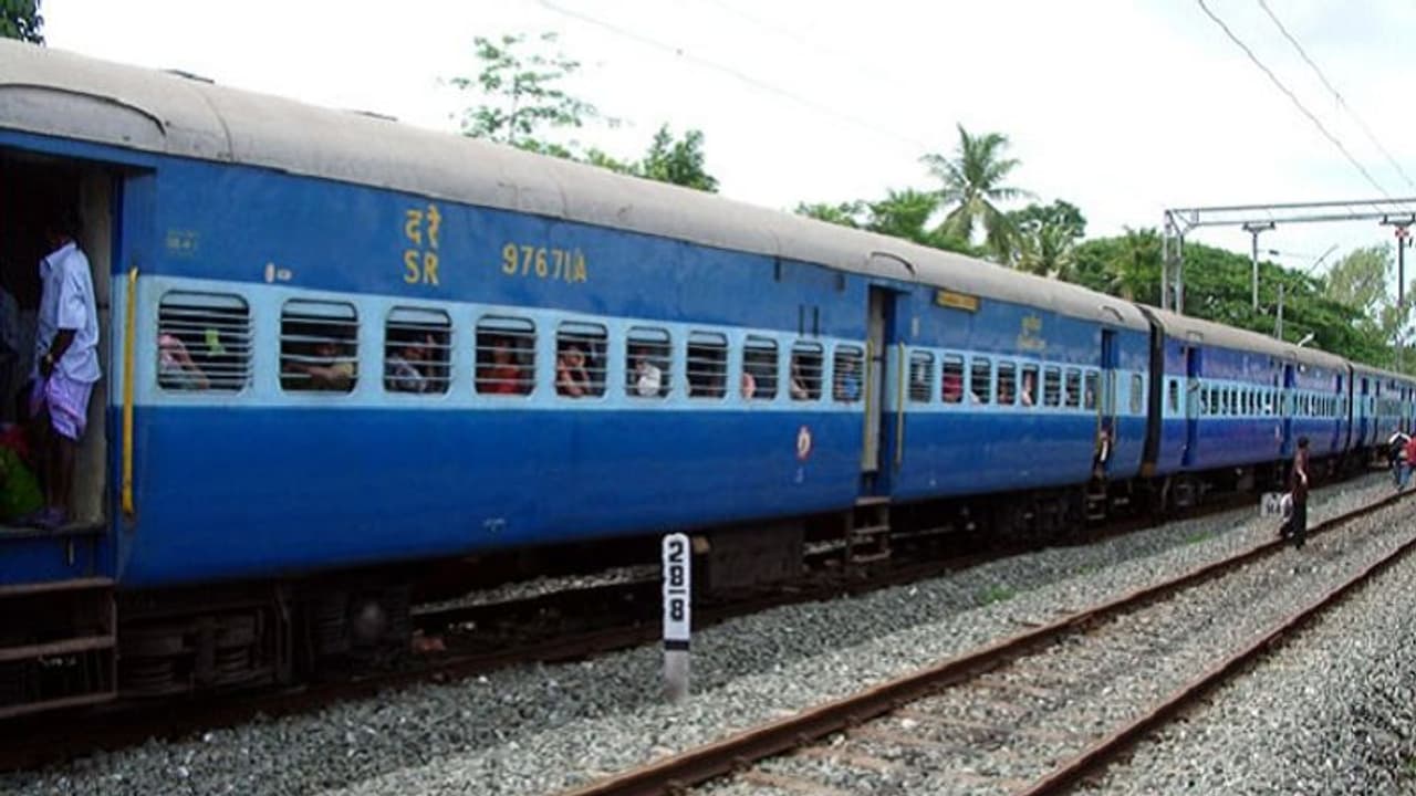 ‘ಸೇವಾ ಸರ್ವೀಸ್' ರೈಲು ಸೇವೆ ಶೀಘ್ರ ಆರಂಭ ‘ಸೇವಾ ಸರ್ವೀಸ್' ರೈಲು ಸೇವೆ ಶೀಘ್ರ ಆರಂಭ