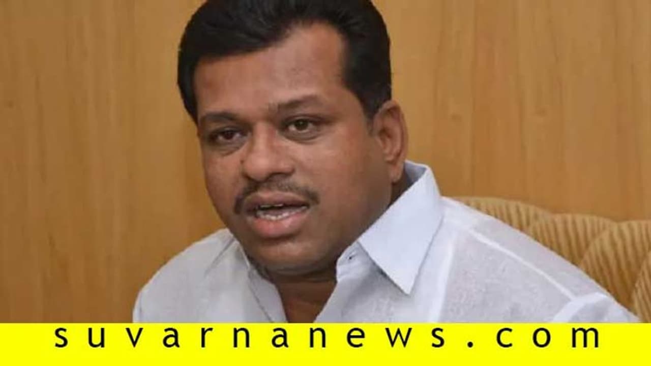 ಕೋವಿಡ್ ಹೆಸರಲ್ಲಿ ಬಿಜೆಪಿ ಸರ್ಕಾರಗಳಿಂದ ಲೂಟಿ: ಪರಮೇಶ್ವರನಾಯ್ಕ ಕೋವಿಡ್ ಹೆಸರಲ್ಲಿ ಬಿಜೆಪಿ ಸರ್ಕಾರಗಳಿಂದ ಲೂಟಿ: ಪರಮೇಶ್ವರನಾಯ್ಕ