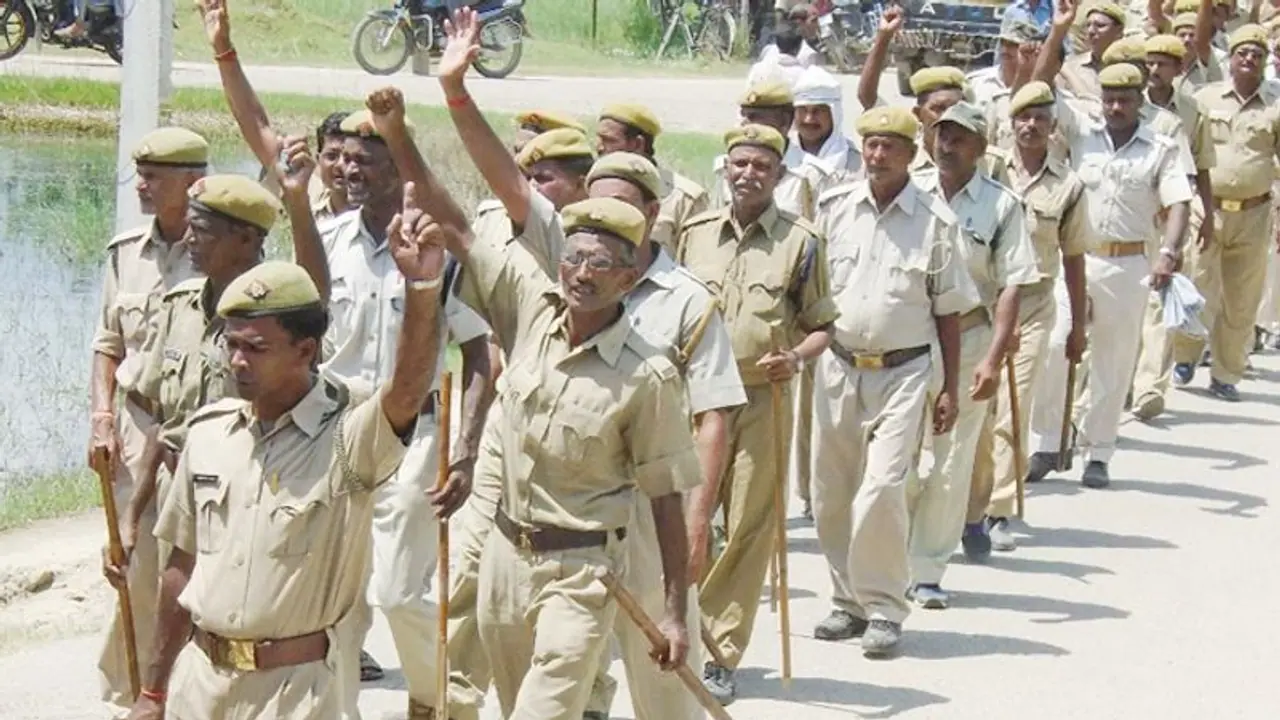 दिवाली से पहले एक बार में गई 25 हजार होमगार्ड्स की नौकरी, सरकार ने बताई ये बड़ी वजह दिवाली से पहले एक बार में गई 25 हजार होमगार्ड्स की नौकरी, सरकार ने बताई ये बड़ी वजह