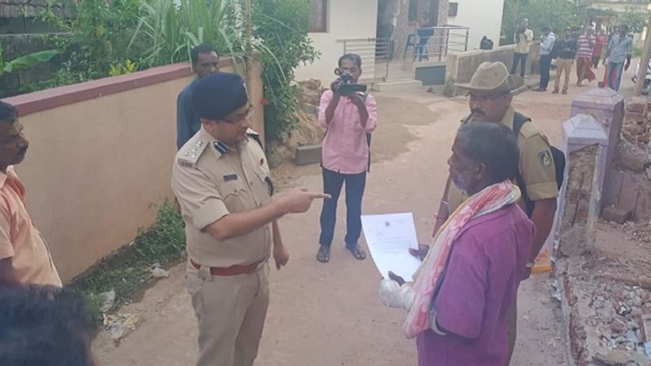 ಮಂಗಳೂರು: ರೌಡಿ ಪತ್ನಿಯಿಂದ ಅರ್ಜಿ ಸ್ವೀಕರಿಸಿದ ಐಪಿಎಸ್ ಹರ್ಷ