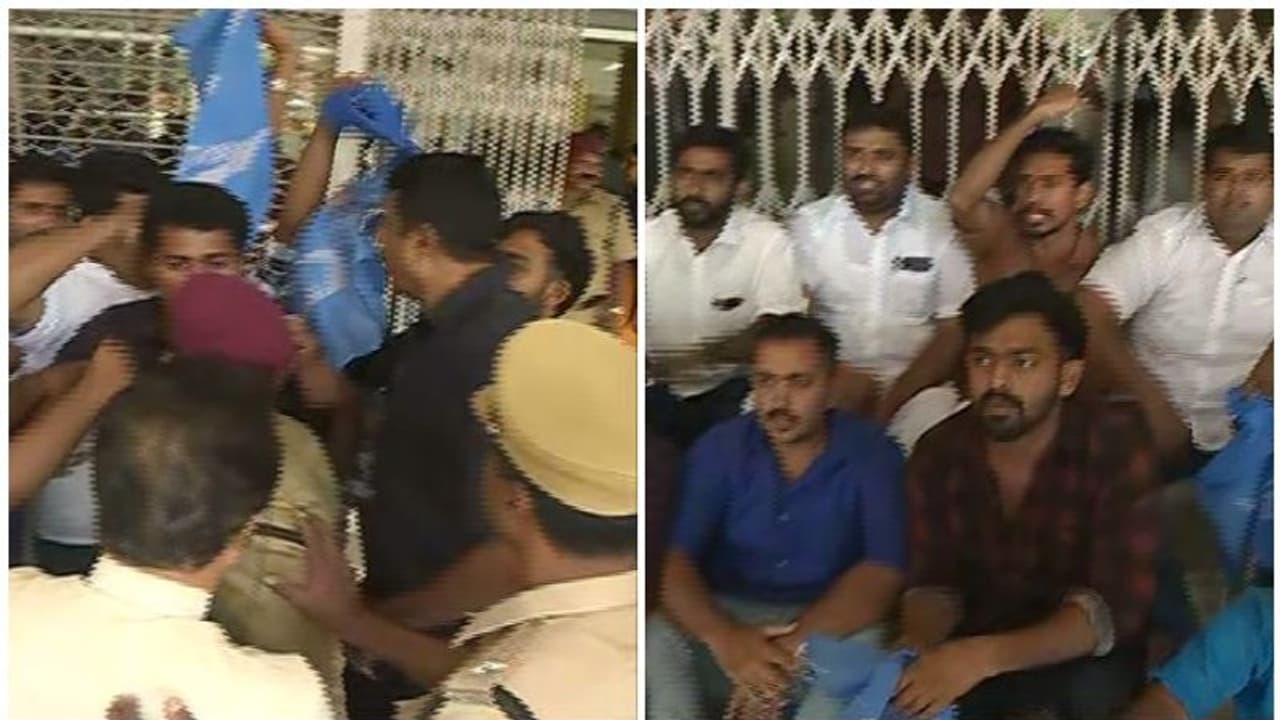 മാര്ക്ക് ദാന വിവാദം; എംജി യൂണിവേഴ്സിറ്റി പിവിസിയെ കെഎസ്യു പ്രവര്ത്തകര് തടഞ്ഞു മാര്ക്ക് ദാന വിവാദം; എംജി യൂണിവേഴ്സിറ്റി പിവിസിയെ കെഎസ്യു പ്രവര്ത്തകര് തടഞ്ഞു