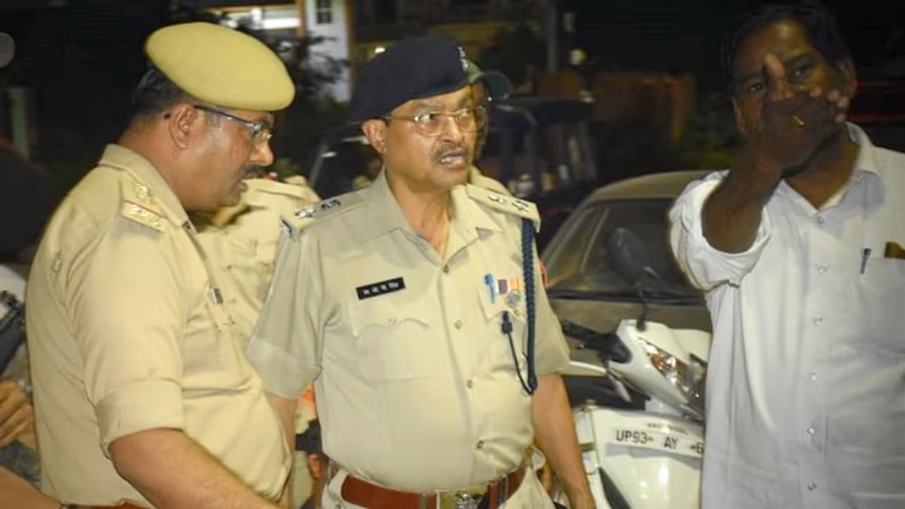 यूपी: घर में आग लगने से जिंदा जले 4 लोग, पड़ोसियों ने 5 की बचाई जान यूपी: घर में आग लगने से जिंदा जले 4 लोग, पड़ोसियों ने 5 की बचाई जान