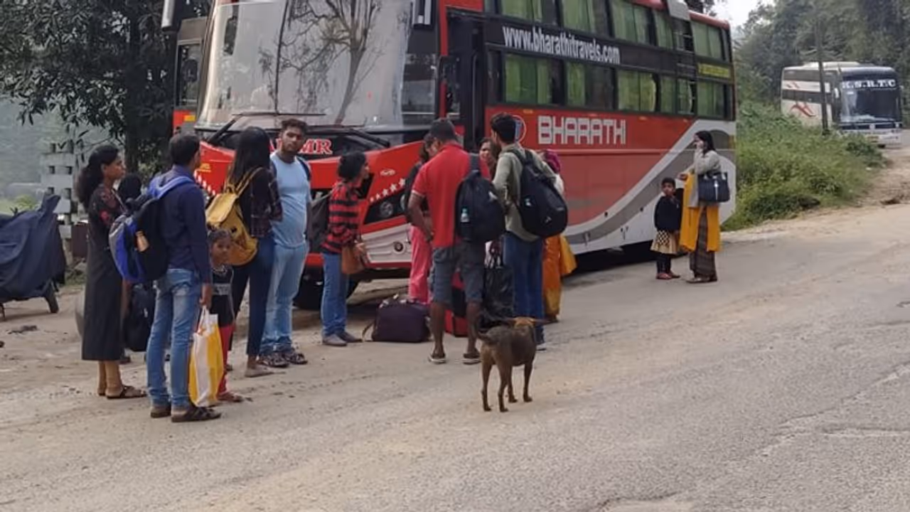 ಪ್ರಯಾಣಿಕರ ಗಮನಕ್ಕೆ: ಹಾಸನ ಬೆಂಗಳೂರಿನ ಈ ಬಸ್ ಕೆಟ್ಟು ನಿಂತಿದೆ ಪ್ರಯಾಣಿಕರ ಗಮನಕ್ಕೆ: ಹಾಸನ ಬೆಂಗಳೂರಿನ ಈ ಬಸ್ ಕೆಟ್ಟು ನಿಂತಿದೆ