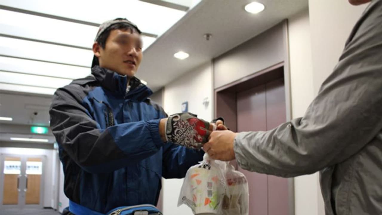 दूर रह रहे प्रेमी के लिए ऑर्डर किया खाना, डिलीवरी बॉय ने खोल दी धोखेबाज की पोल पट्टी दूर रह रहे प्रेमी के लिए ऑर्डर किया खाना, डिलीवरी बॉय ने खोल दी धोखेबाज की पोल पट्टी