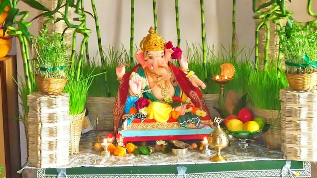 বাস্তু মেনে বানান ঠাকুরঘর, জীবনের সব পার্থনাই সফল হবে