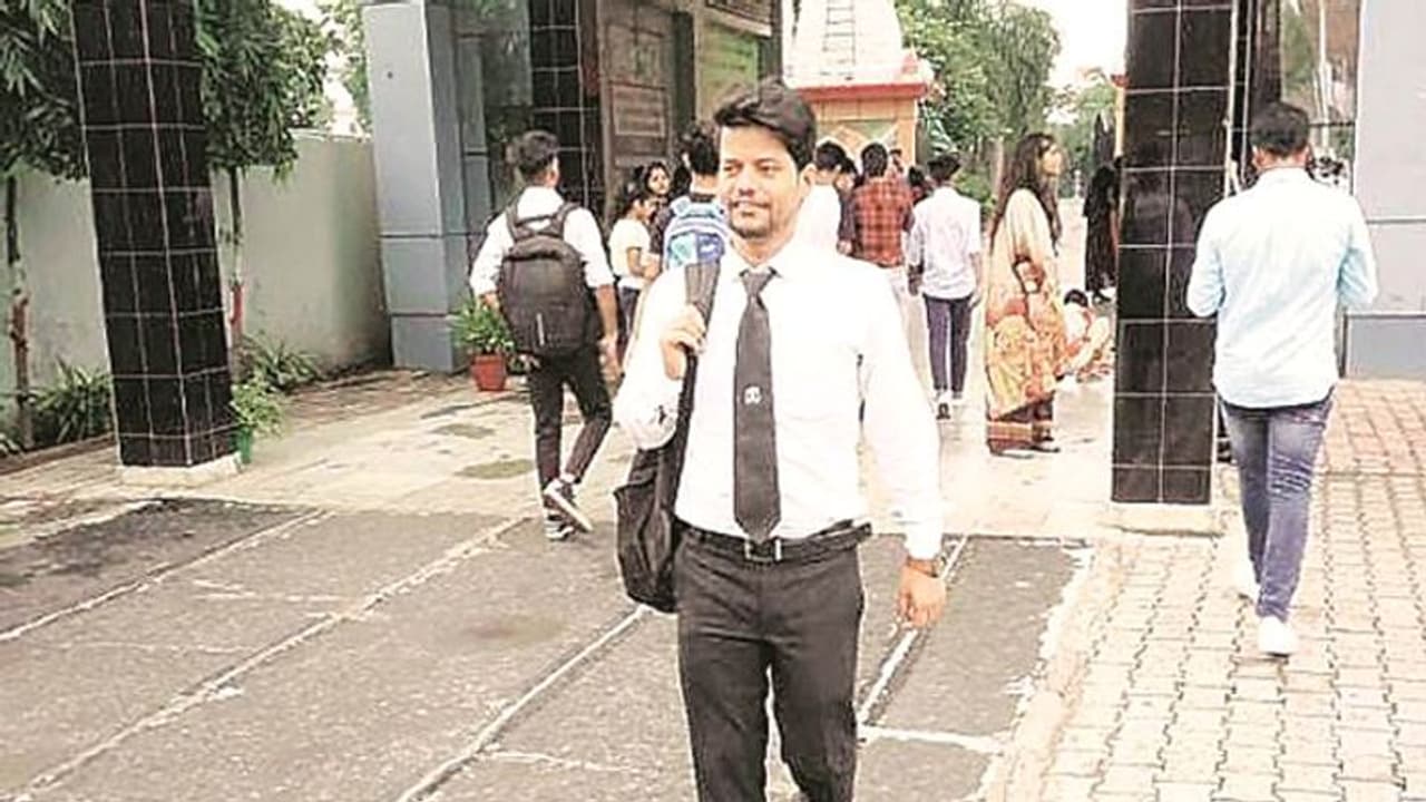 7 दिन से लापता था स्टूडेंट, मकान मालिक के बेसमेंट में लगे ताजे प्लास्टर से सामने आई शॉकिंग स्टोरी 7 दिन से लापता था स्टूडेंट, मकान मालिक के बेसमेंट में लगे ताजे प्लास्टर से सामने आई शॉकिंग स्टोरी