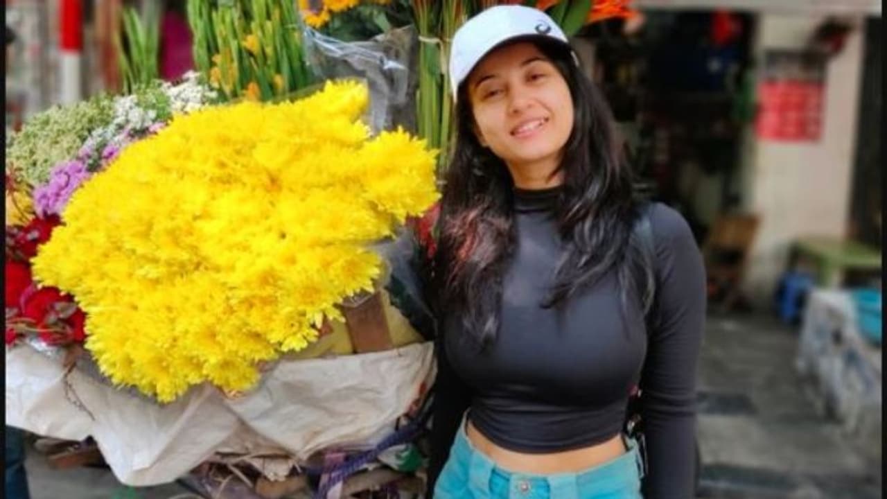 "নিজের দেশকে ভালবাসলে এখনই ব্যান করুন টিকটক", ভিডিও পোস্টে মনামিকে তোপ নেটিজেনের "নিজের দেশকে ভালবাসলে এখনই ব্যান করুন টিকটক", ভিডিও পোস্টে মনামিকে তোপ নেটিজেনের