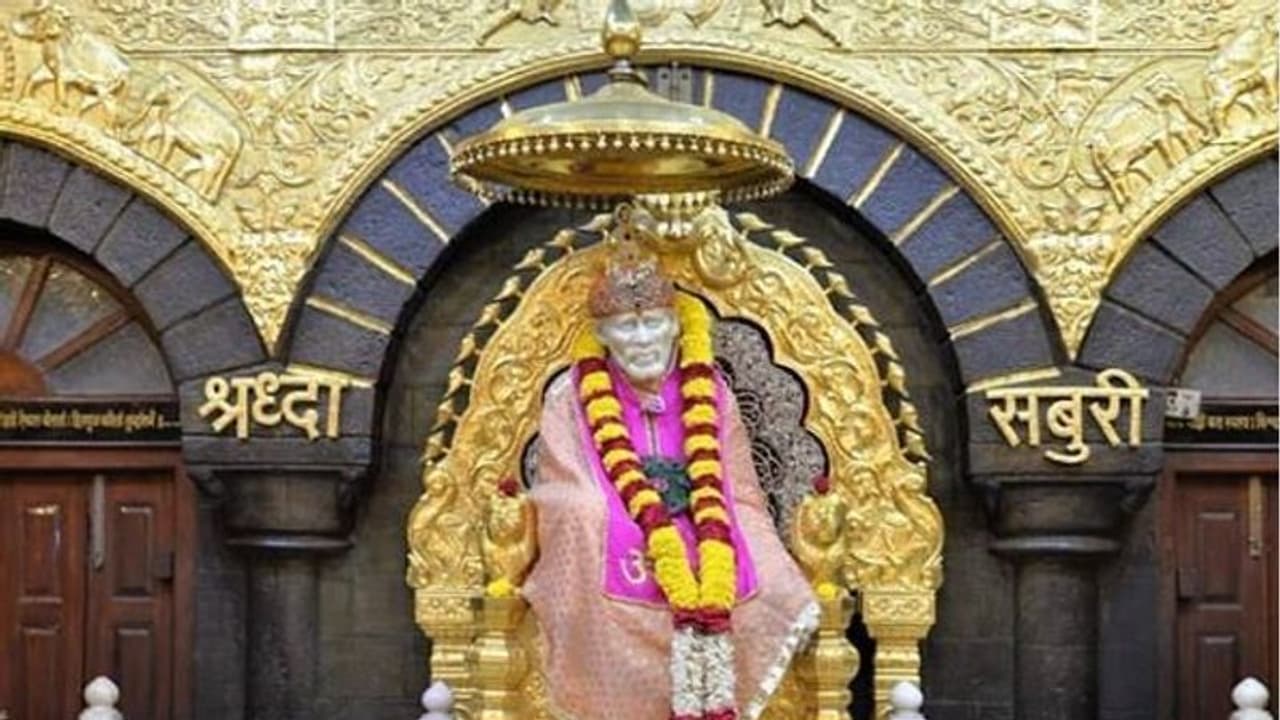 ಶಿರಡಿ ದೇವಾಲಯಕ್ಕೆ 2022ರಲ್ಲಿ 400 ಕೋಟಿ ಆದಾಯ! ದೇಶದ ಅತ್ಯಂತ ಶ್ರೀಮಂತ ದೇವಾಲಯಗಳಿವು..