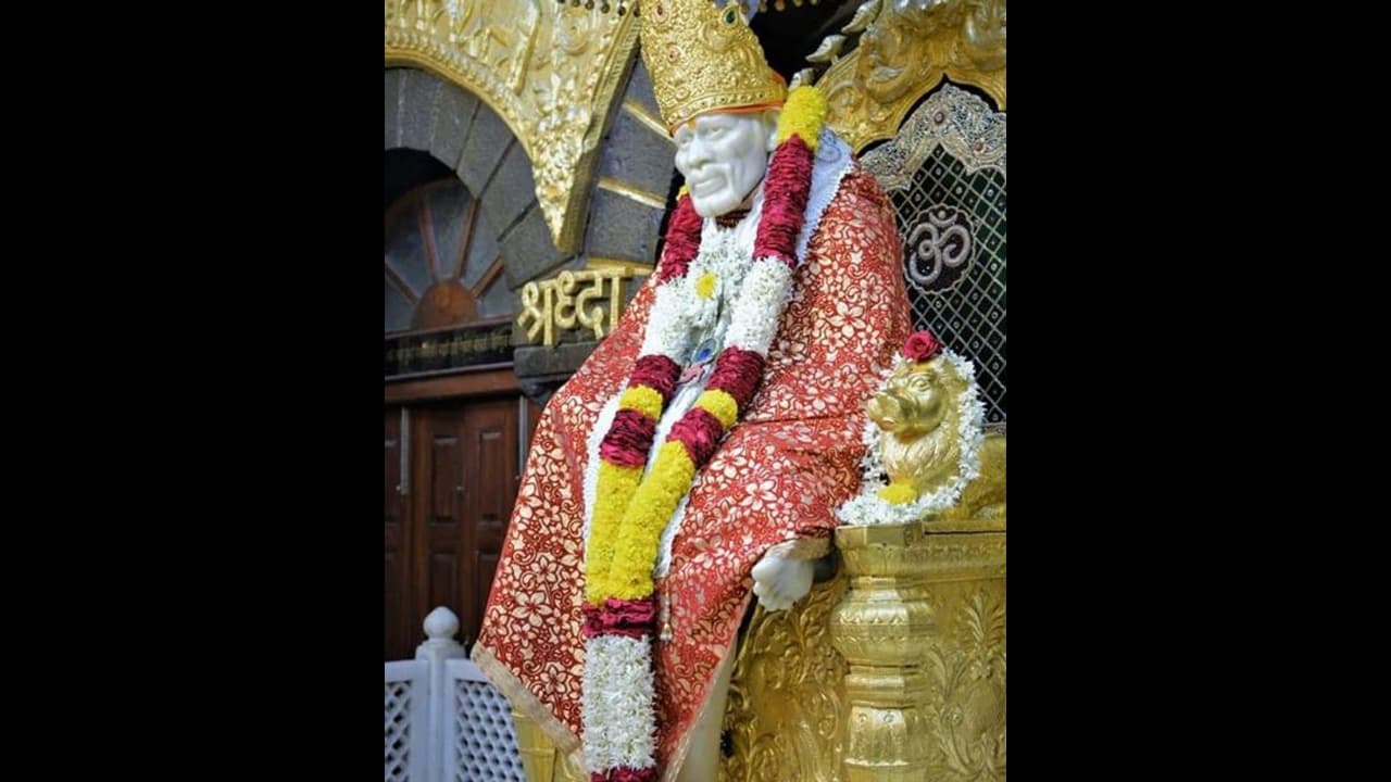 సాయి జన్మస్థలంపై వివాదం... షిరిడీ ఆలయం నిరవధికంగా మూసివేత సాయి జన్మస్థలంపై వివాదం... షిరిడీ ఆలయం నిరవధికంగా మూసివేత