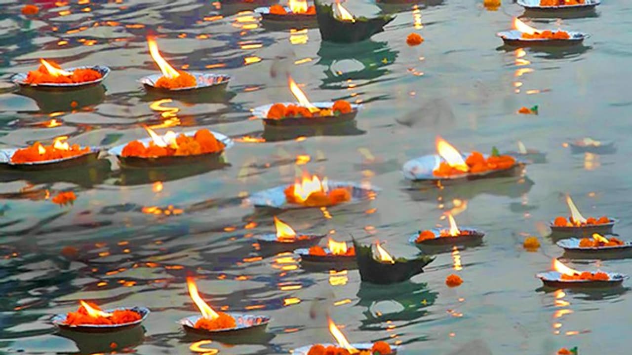 కార్తీక మాసంలో ఇలా చేస్తే.. శివుని ఆశీస్సులు మీ వెంటే కార్తీక మాసంలో ఇలా చేస్తే.. శివుని ఆశీస్సులు మీ వెంటే