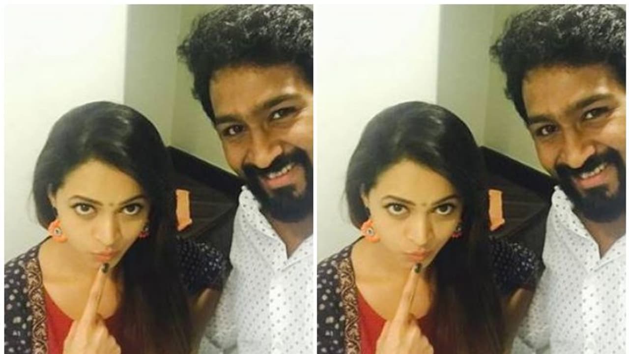 എപ്പോഴും സ്നേഹം ഒപ്പമുണ്ട്, നവീനൊപ്പമുള്ള ഫോട്ടോ പങ്കുവച്ച് ഭാവന എപ്പോഴും സ്നേഹം ഒപ്പമുണ്ട്, നവീനൊപ്പമുള്ള ഫോട്ടോ പങ്കുവച്ച് ഭാവന