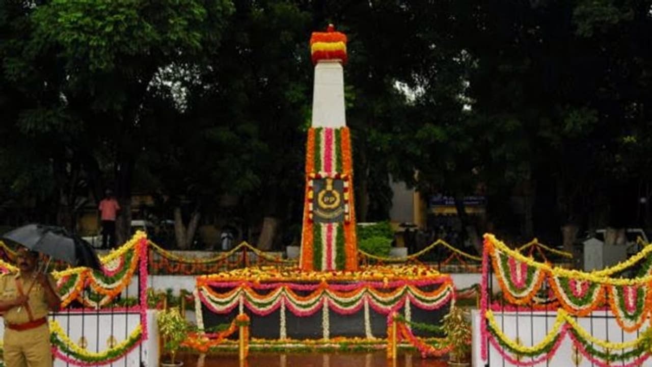 పోలీస్ అమరవీరుల సంస్మరణ వారోత్సవాలు: విద్యార్థులకు వ్యాసరచన పోటీలు పోలీస్ అమరవీరుల సంస్మరణ వారోత్సవాలు: విద్యార్థులకు వ్యాసరచన పోటీలు