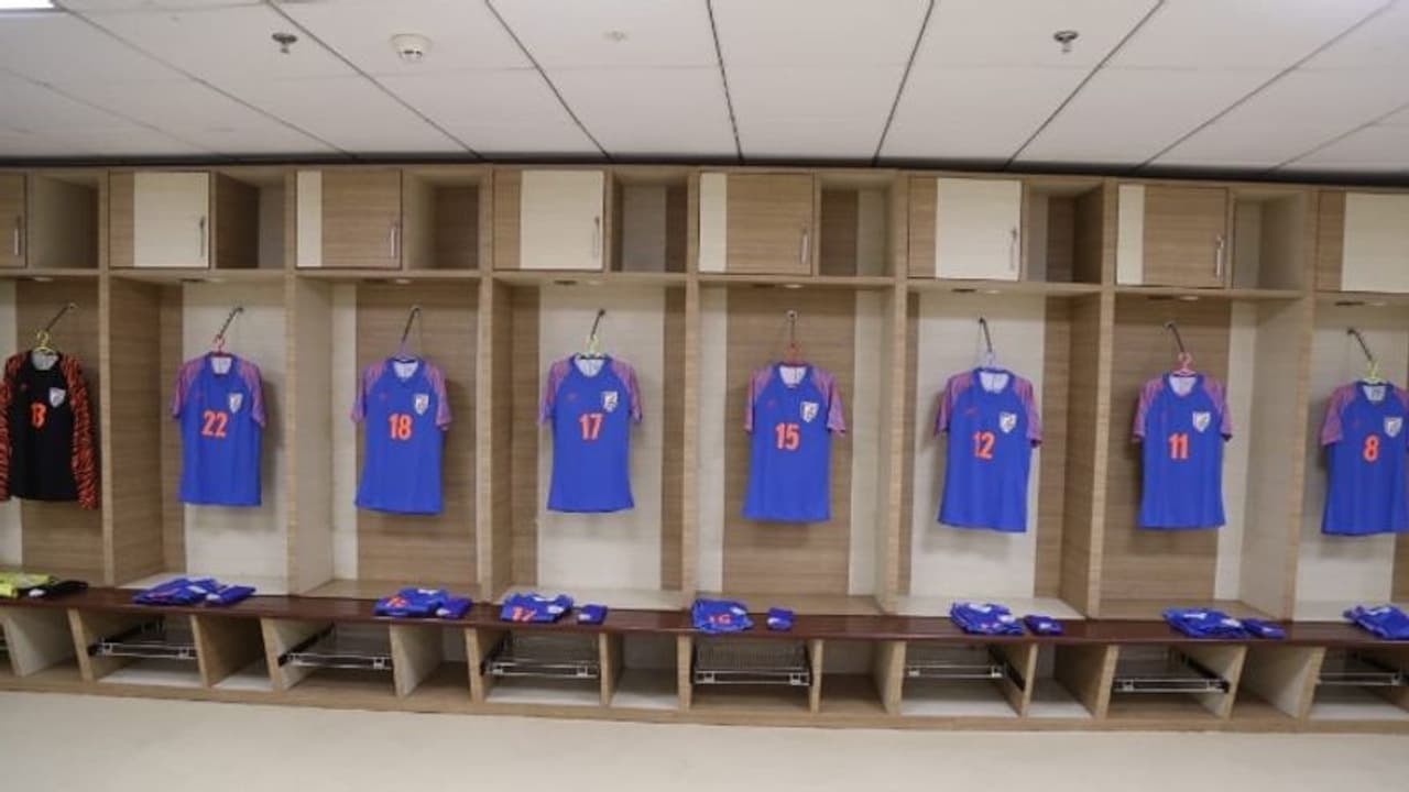 ബംഗ്ലാദേശിനെ തളയ്ക്കാന് നീലപ്പട; ആദ്യ ഇലവനില് മൂന്ന് മലയാളികള് ബംഗ്ലാദേശിനെ തളയ്ക്കാന് നീലപ്പട; ആദ്യ ഇലവനില് മൂന്ന് മലയാളികള്