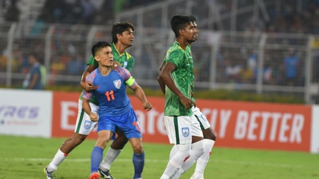 ഗുര്പ്രീതിന് പിഴച്ചു; ആദ്യ പകുതിയില് ബംഗ്ലാദേശ് മുന്നില് ഗുര്പ്രീതിന് പിഴച്ചു; ആദ്യ പകുതിയില് ബംഗ്ലാദേശ് മുന്നില്