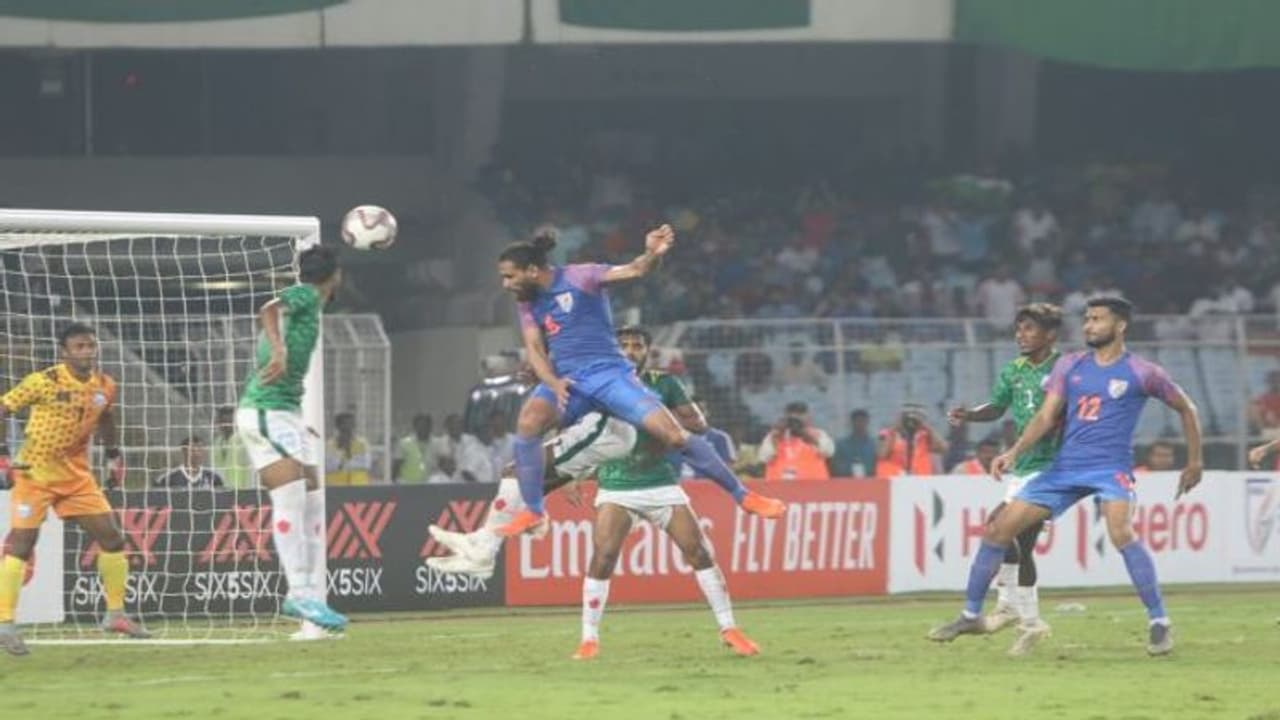 ফুটবল মক্কার স্বপ্ন পূরণে ব্যর্থ স্টিমাচের দল, বাংলাদেশের বিরুদ্ধে ড্র করে যুবভারতী থেকে ১ পয়েন্ট সুনীলদের ফুটবল মক্কার স্বপ্ন পূরণে ব্যর্থ স্টিমাচের দল, বাংলাদেশের বিরুদ্ধে ড্র করে যুবভারতী থেকে ১ পয়েন্ট সুনীলদের