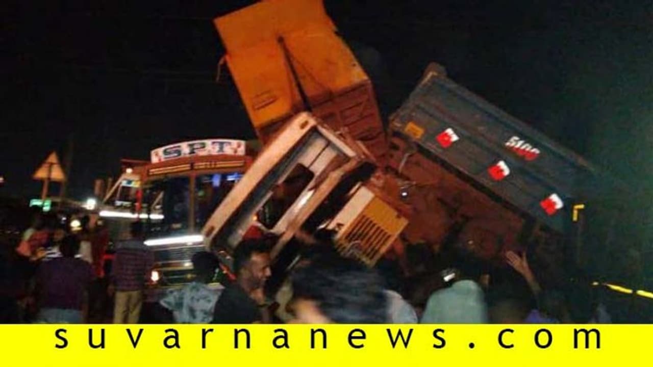 ಕೊಪ್ಪಳದಲ್ಲಿ ಸರಣಿ ಅಪಘಾತ: ಐದು ವಾಹನಗಳು ಡಿಕ್ಕಿ ಕೊಪ್ಪಳದಲ್ಲಿ ಸರಣಿ ಅಪಘಾತ: ಐದು ವಾಹನಗಳು ಡಿಕ್ಕಿ