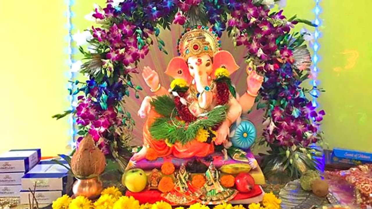 সংসারে শ্রীবৃদ্ধি ফেরাতে, নববর্ষের প্রথম দিনে অবশ্যই করুন এই কাজগুলি সংসারে শ্রীবৃদ্ধি ফেরাতে, নববর্ষের প্রথম দিনে অবশ্যই করুন এই কাজগুলি