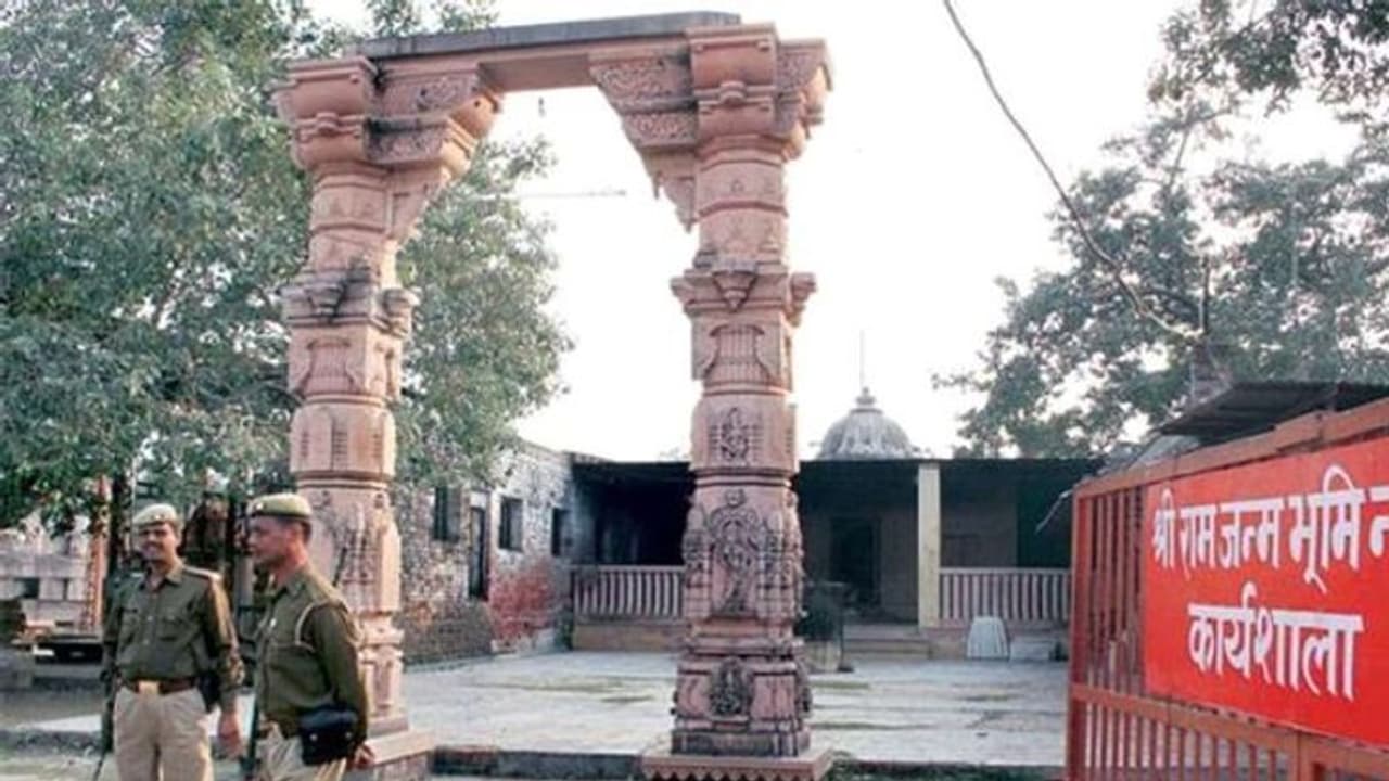 অযোধ্যা মামলার রায় কোন দিকে যাবে, উত্তেজনা ছড়িয়ে কী বলছেন নেটিজেনরা অযোধ্যা মামলার রায় কোন দিকে যাবে, উত্তেজনা ছড়িয়ে কী বলছেন নেটিজেনরা